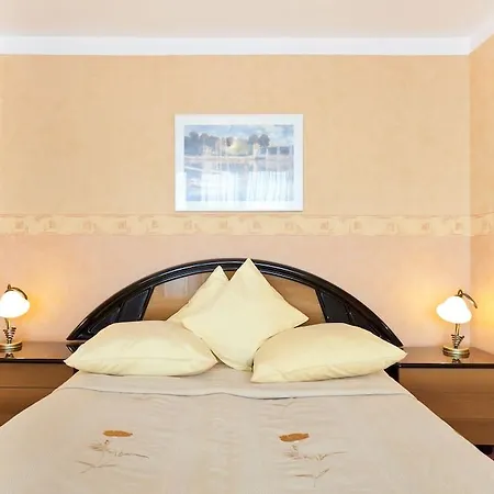 Ikar Hotel 3*