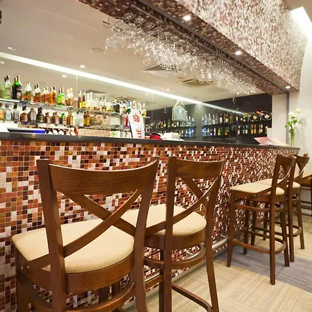 Hotel Ikar 3*