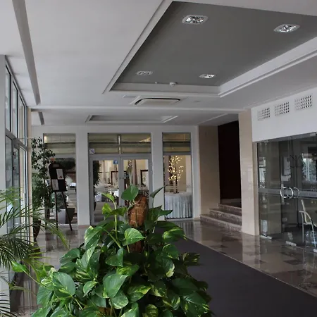 Ikar Hotel 3*