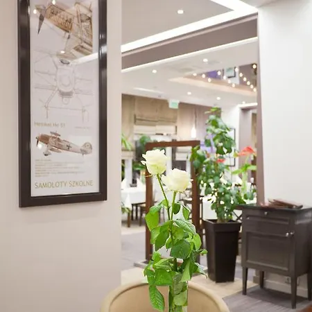Ikar Hotel 3*